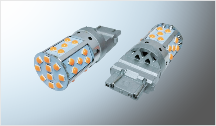 FOCO 3157 "PROJECK" TIPO MAZORCA 35 SMD AMBAR CON ESTROBO 12- 24 Volts CHINA /100