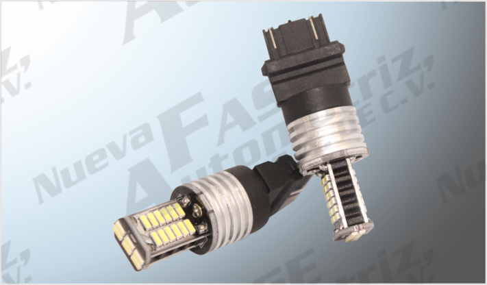 FOCO 3157 "PROJECK" TIPO MAZORCA 30 LEDS (4014) CLARO ESTROBO 12 Volts CHINA /25