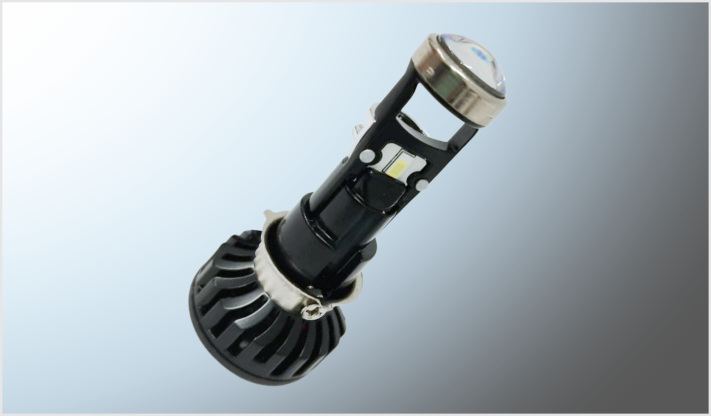 PARA MOTOCICLETA "RTD" CLARO C/LUPA Y 9-18 Volts 24 2650 Lm 6500 K CHINA /40