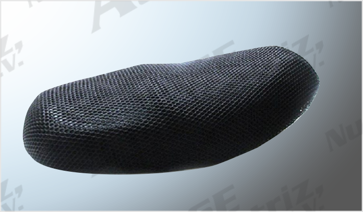 CUBRE ASIENTO PARA MOTOCICLETA (MESH 85x50 cms) NEGRO CHINA /60