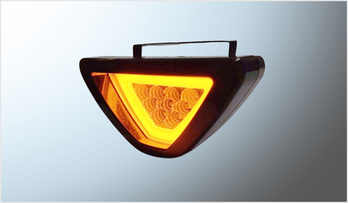LAMPARA DE FRENO TRIAN. Mr. TRUCK" (12x6.5cms) P/MOTO 9 LEDS+PLASMA ROJA- AMBAR ALTA-BAJA- ESTROBO 12V