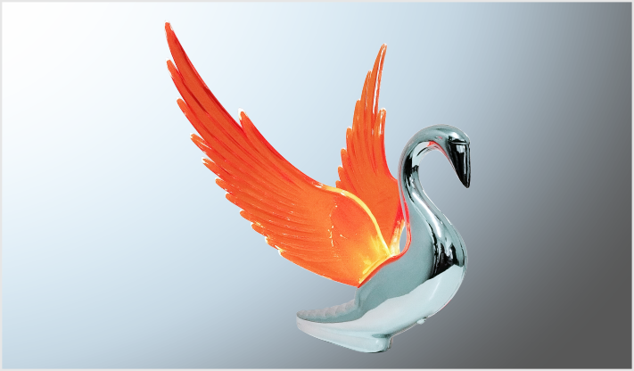CISNE DE PLASTICO CROMADO CON ALAS AMBAR CON LUZ